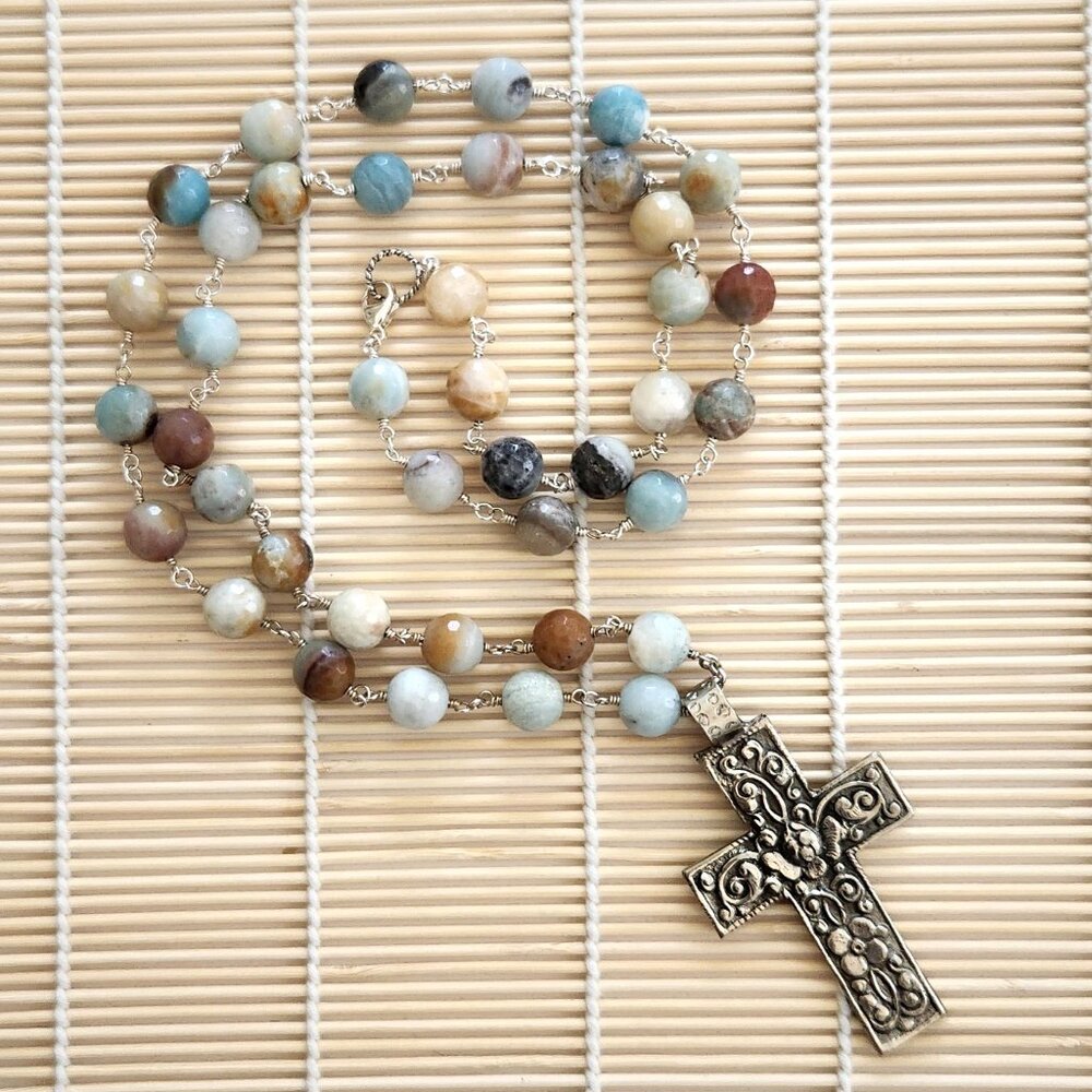 AMAZONITE GEMSTONE WITH CROSS PENDANT NECKLACE.